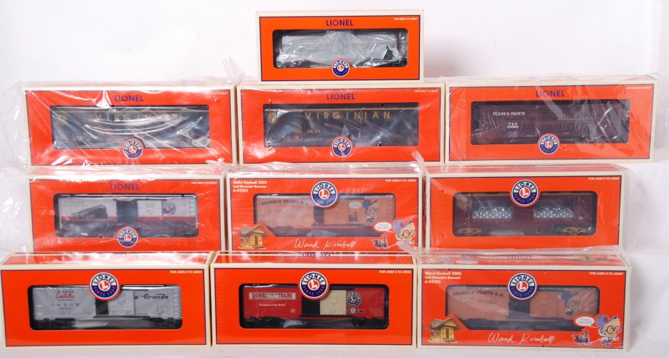 10 Lionel freight cars 52385, 52380, 52403, etc: Lionel modern O gauge freight cars in OB. Ten freight cars include 52380 and 52381 LOTS Virginian hoppers, 39266 CCII Empire State boxcar, 52403 TCA T&P stock car, two 52385 Ward Kimball boxcars, 5228