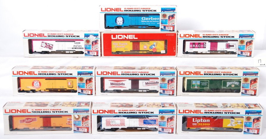 10 Lionel reefers 9885, 9873, 9812, 9884, etc.: Lionel modern O gauge reefers in OB. Ten freight cars include 9886 Mounds, 9878 Good NÕ Plenty, 9877 Gerber, 9885 Lipton, 9816 Brachs, 9814 Perrier, 9873 Ralston, 9870 Dutch Cleanser, 9812 Arm and Ha