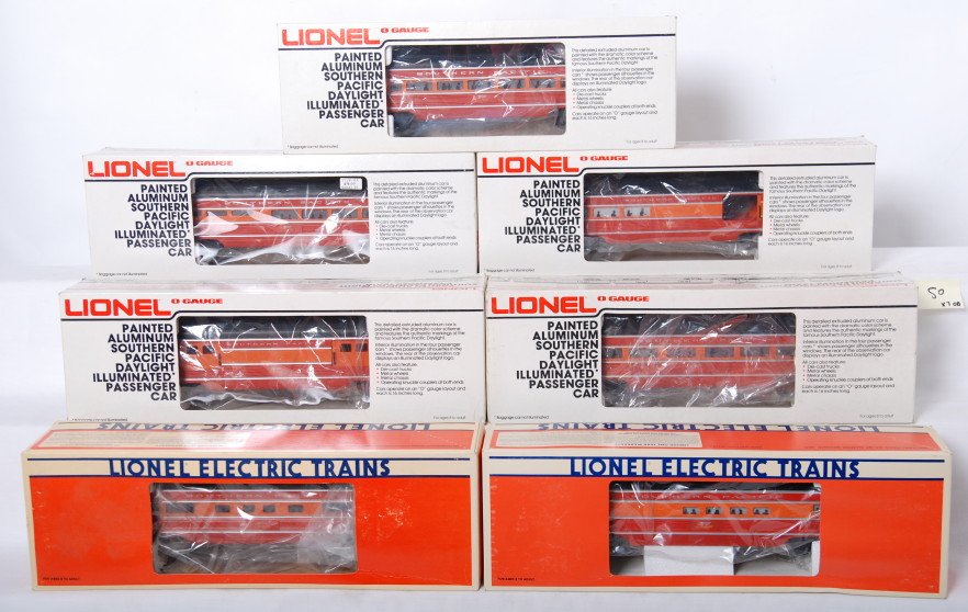 7 Lionel SP 9589 9590 etc. passenger cars: Lionel Southern Pacific Daylight passenger cars including; 9589 baggage. 9590 combo, 7204 dining, 7211 vista dome, 19107 full vista dome, 9591 coach, and 9593 observation. Cars are C8 with run time. O