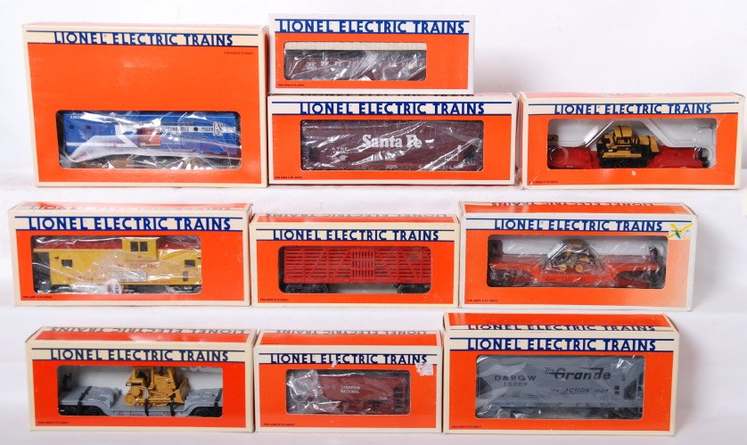 10 Lionel freight cars 19825, 16651, 19706, etc.: Lionel modern O gauge freight cars in OB. Ten freight cars include 19825 operating generator boxcar, 17108 Santa Fe hopper, 19403 Western Maryland hopper with coal load, 16935 Union Pacific flat with