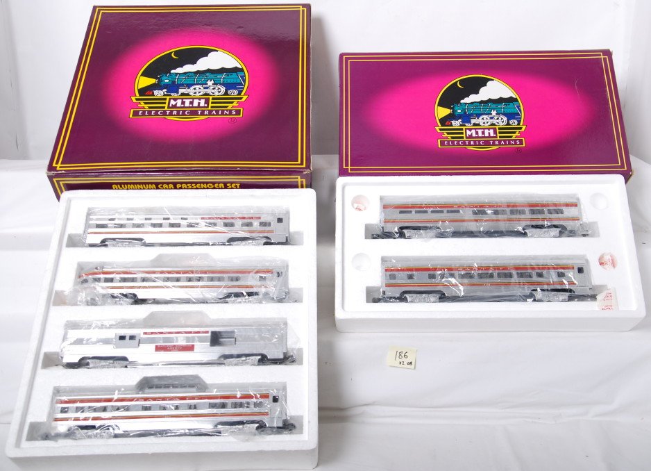 MTH Santa Fe 6 car aluminum passenger set: MTH modern O Gauge 20-6021 Santa Fe four car aluminum passenger set in OB. Set includes baggage, coach, vista dome, and observation car. Also included is 20-6122 sleeper and diner add on set. Cars are