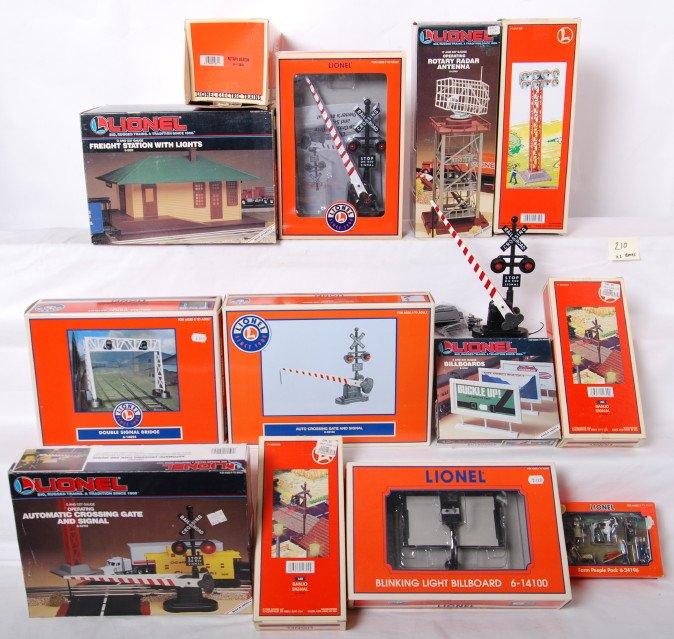 Lionel signals, beacons, and more: Lionel modern O gauge accessories, most in OBs. Includes 12749 rotary antenna, 12812 freight station, 12831 rotary beacon, two 12709 banjo signals, 12759 floodlight tower, 12707 billboard set, four 62