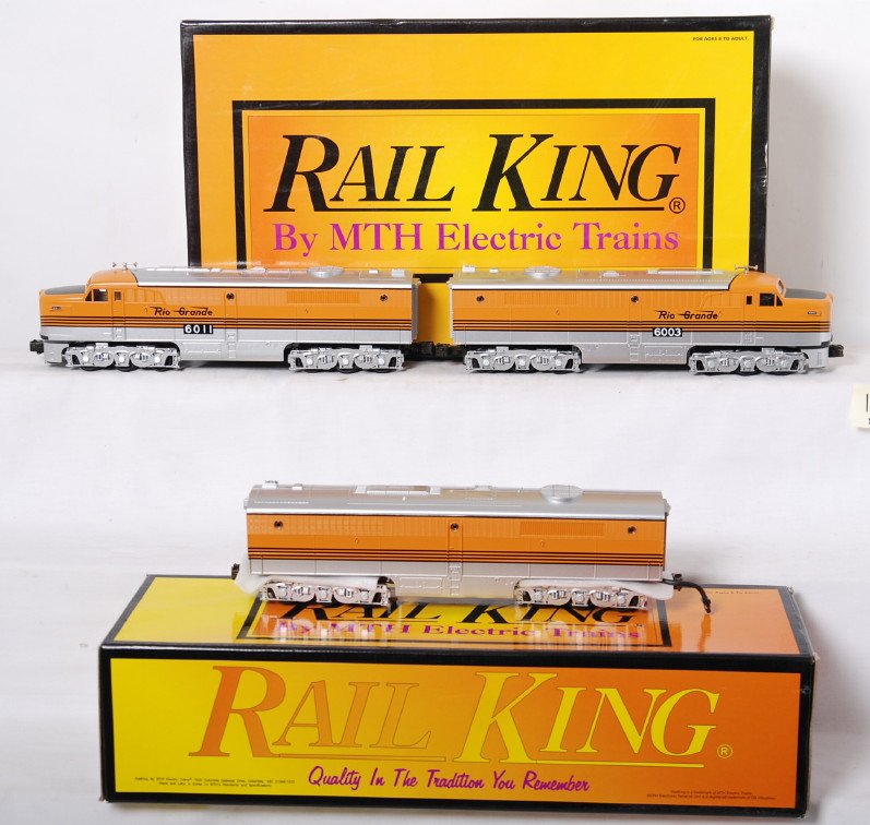 RailKing Rio Grande Alco PA A-B-A: MTH Railking modern O gauge 30-2126-0 and 30-2128-A Alco PA in Rio Grande colors. All locos have OBs. Features horn and electronic E-unit. Locos are C8 with run time. OBs have some light corner wear.