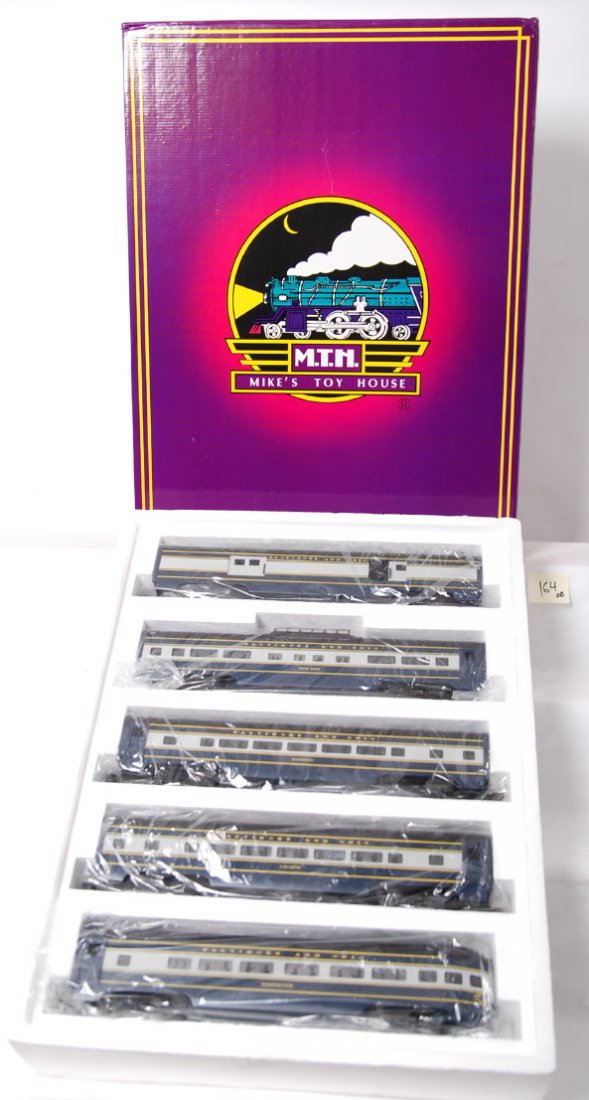 MTH Baltimore and Ohio MT-6012 aluminum pass set: MTH modern O gauge MT-6012 Baltimore and Ohio five car aluminum passenger set in OB. Cars are C8-9 with very light roller marks.