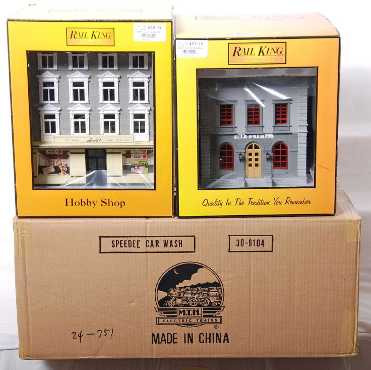 MTH car wash, police station, and ice cream shop: MTH Railking modern O gauge accessories in OBs. Includes 30-9104 Speedy operating car wash, 30-9094 IsalyÕs Ice Cream building, and 30-9099 police station. C9-10.