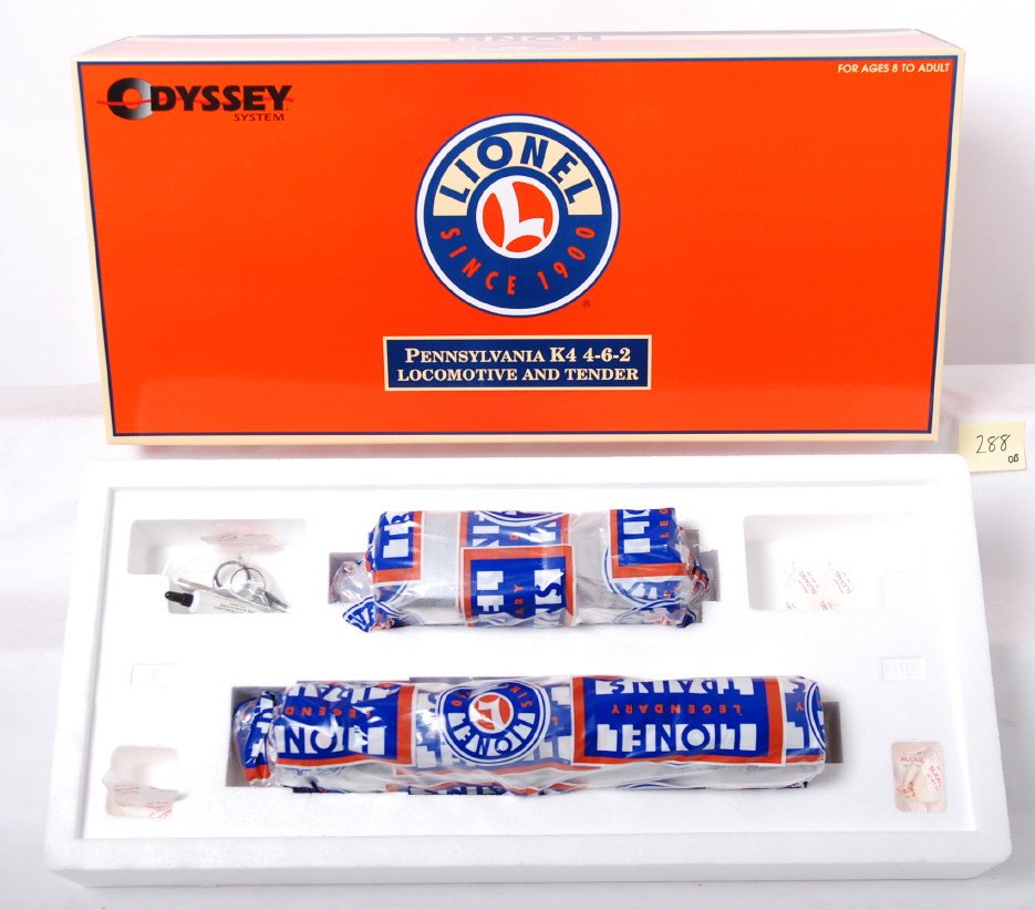 Lionel 38025 PRR K4 4-6-2 loco: Lionel modern O gauge 38025 Pennsylvania scale K-4 steam locomotive in OB. Loco features TMCC, Railsounds, Electrocoupler, fan driven smoke unit and much more. Loco is factory wrapped in the OB C10.