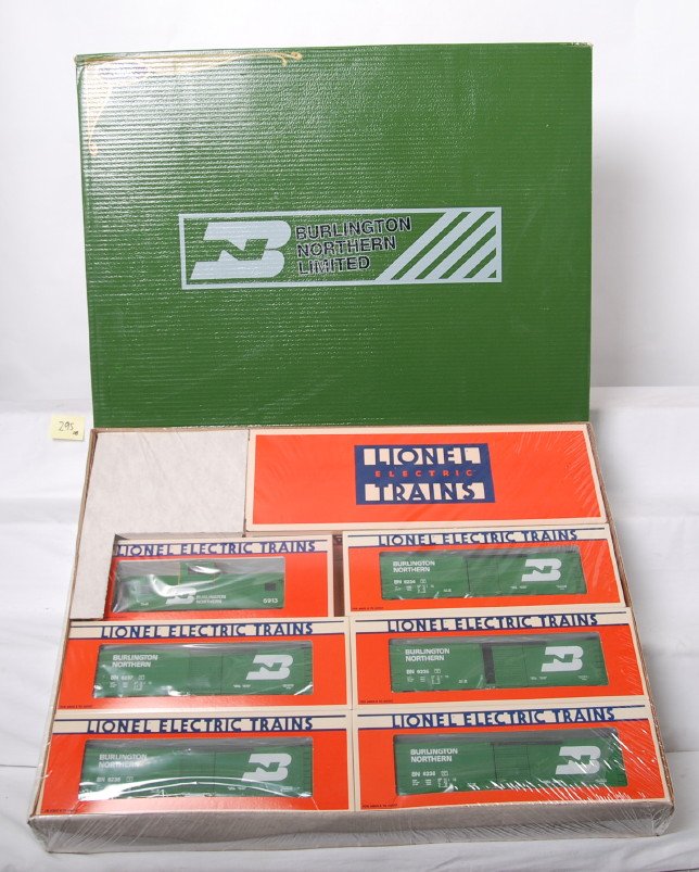 Lionel 1552 Burlington Northern Limited: Lionel modern O Gauge 1552 Burlington Northern Limited set sealed in factory cello. Set is assumed C9-10. Set lid has some wear.