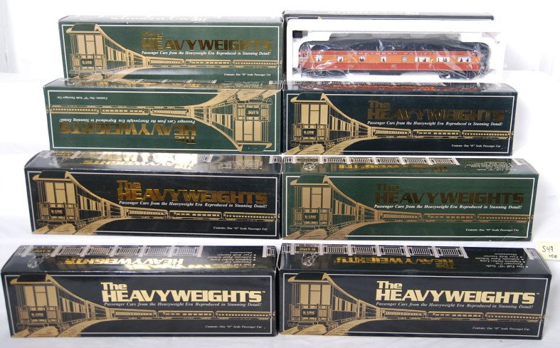 K Line Southern Pacific Daylight 8 car pass set: K Line modern O gauge Southern Pacific Daylight heavyweight passenger cars in OB. Cars include 6055 REA Baggage, 10148 Diner, 2017 Coach, 2018 Coach, 0112 instruction car, 1918 Pullman, 5124 RPO, and 