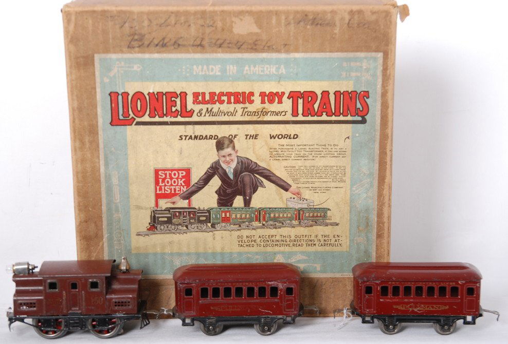 Lionel Outfit No. 160: 150 loco with two 600 cars: Prewar Lionel O gauge Outfit No. 160 with 150 brown loco, two maroon 600 passenger coaches. Trains are nicer C6-7. Set box is complete, however has split corners.