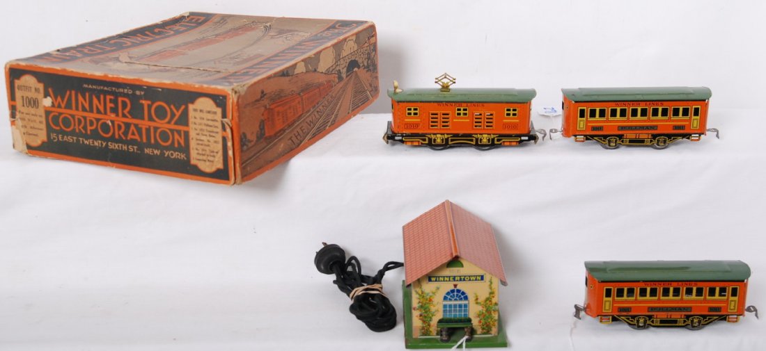 Lionel Winner Outfit No. 1000 in OB w/1010....: Prewar Lionel O gauge Winner Outfit No. 1000 with set box, 1010 loco, two 1011 Pullman, 1012 Winner Town transformer, and track, C7.