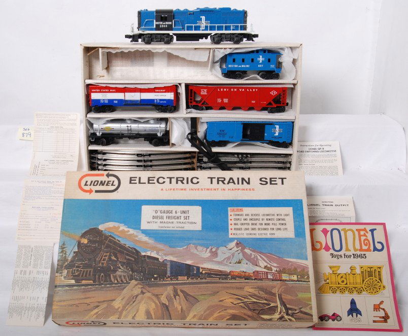 Lionel Outfit No. 128000 w/2346, 6428, -275, 6017.: Postwar Lionel O gauge Outfit No. 12800 with high grade set box. Set includes; 2346 Boston and Maine GP; 6428 RPO, 6436 LV hopper, 6464-475 B&M boxcar, 6415 Sunoco, 6017 B&M caboose. Loco C7+, cars ar