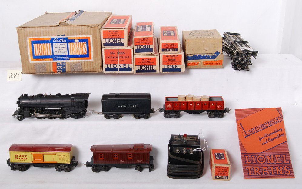 Lionel No. 1089W freight train outfit in OB w/166: Prewar Lionel O gauge No. 1089W freight train outfit in original box. Set is comprised of: 1666 steam locomotive (repair? to steam chest, screw in center of one steam chest), 2689W dull black tender,