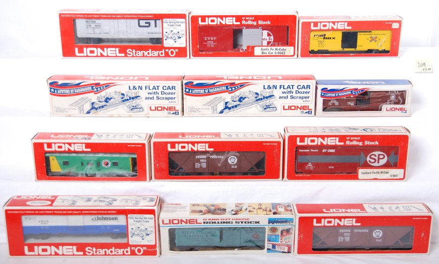 12 Lionel freight cars 9121, 9767, 9177, 5700, e: Lionel modern O gauge freight cars in OB. Twelve freight cars include 9805 Grand Trunk reefer, two 9121 Louisville and Nashville flats with scrapers, 9230 Monon boxcar, 9767 Railbox boxcar, 9602 Santa