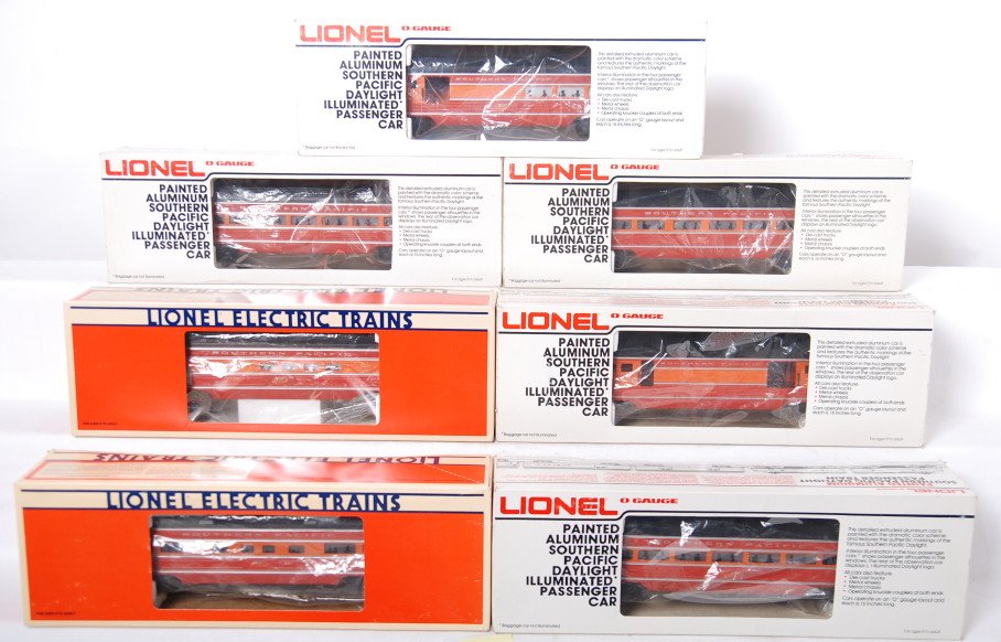 7 Lionel SP 9589 9590 etc. passenger cars: Lionel Southern Pacific Daylight passenger cars including; 9589 baggage. 9590 combo, 7211 vista dome, 19107 full vista dome, 9591 coach, 9592 coach, and 9593 observation all in OBs. Cars are C8 with r
