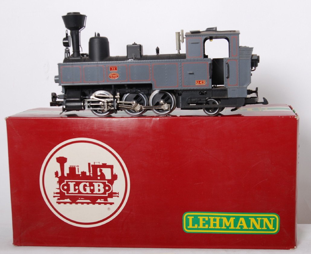 LGB G scale 2070 D dampflokomotiven in OB: LGB modern G scale 2070 D dampflokomotiven in OB. Loco is C6-7 with dirt, some light rust on side rods and a few small broken detail parts. OB has some light wear and tape.