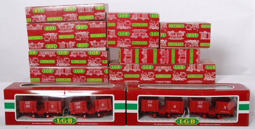 12 LGB freight cars 30440, 4010, 4047, etc: LGB modern G scale freight cars in OBs. Twelve cars include two 30440 Grizzly Flat gondola two packs, four 4010 flat cars, 4047 keg car, 4044 short gondola, 4061 flat, and 4011 gondola. Cars are C7-8.