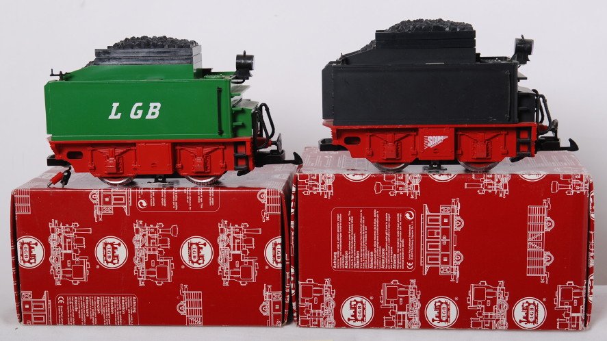 LGB powered tenders 69572 69206: LGB modern G scale powered tenders in OBs. Includes 69572 tender with sound and 69206 green powered tender. Tenders are C8-9 with light run time. OBs have some light wear and stickers.