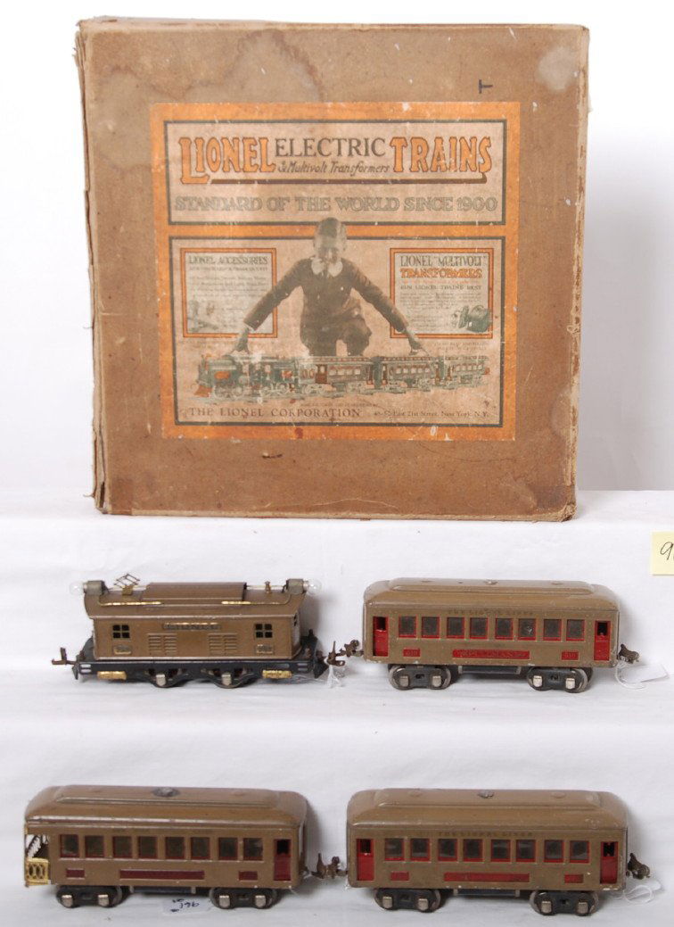 Lionel Outfit No. 98 w/253, 610, 610, 612 in OB: Prewar Lionel O gauge Outfit No. 98 with 253 electric boxcab loco, two 610 Pullman, and a 612 observation. Trains should clean and polish C6. Box lid has split and tape repaired corners. Bottom is squ
