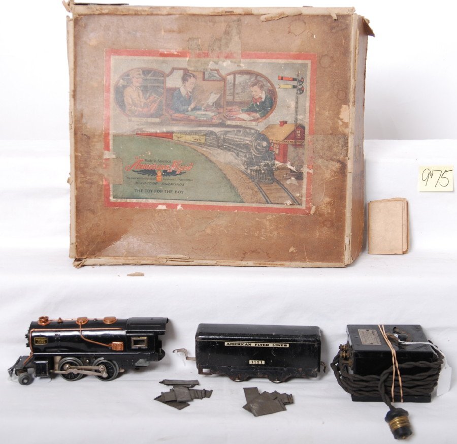 American Flyer O gauge steam loco and tender in se: Prewar American Flyer O gauge set box with no set number containing tinplate steam locomotive and 1121 tinplate tender, C6. 75 watts transformer, track clips, curved banked track, and straight banked