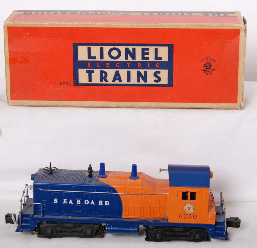 Lionel 6250 Seaboard switcher rubber stamp in OB: Postwar Lionel O gauge 6250 Seaboard NW2 road switcher diesel locomotive with original box missing flaps, should clean and polish C7-8.