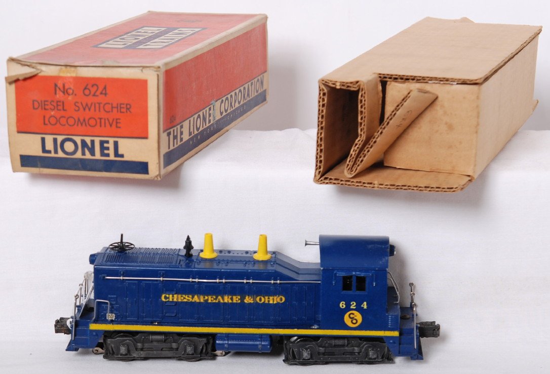 Lionel 624 Chesapeake and Ohio decal NW2 in OB: Postwar Lionel O gauge 624 Chesapeake and Ohio NW2 road switching diesel locomotive in original box with extra insert. Loco has some scuffs to roof, otherwise should clean and polish C7 area. Box is s