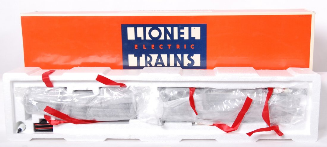 Lionel 18009 NYC Mohawk L-3 Class Loco: Lionel modern O gauge 18009 New York Central 4-8-2 Mohawk L-3 class loco and tender in OB. Loco appears factory wrapped in the inner carton C9-10. Locomotive original box has light corner and edge wea