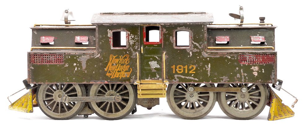 Lionel 1912 Dark Olive Green NY NH&H Loco: Lionel prewar standard gauge 1912 dark olive green New York, Hew Haven and Hartford 0-4-4-0 electric loco with a single motor, thick rimmed wheels and square hood, C4. Both cow catchers have been repa