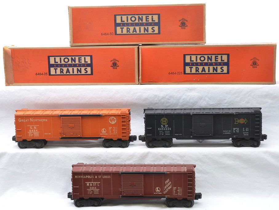 Lionel 6464-25 GN 6464-50 M&StL 6464-225 SP: Lionel postwar 6464-25 orange Great Northern type I boxcar, 6464-50 Minneapolis & St. Louis type I boxcar and a 6464-225 Southern Pacific type IIa boxcar in OBs. All cars are C7-8. The 6464-50 has a F