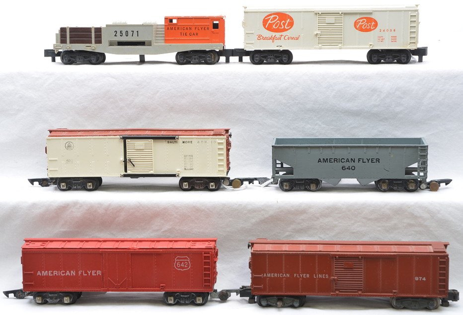 Am Flyer Freights 974 25071 24058 633 640 642: American Flyer S gauge freight cars; 974 boxcar, 25071 tie-jector car, 24058 Post Cereal boxcar, 633 white Baltimore & Ohio boxcar, 640 gray hopper and a 642 red boxcar. The cars are C6 except for the