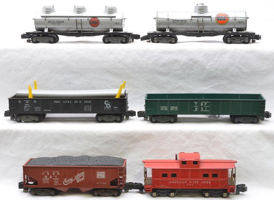 AF Freight Cars 911 931 921 925 926 904: American Flyer S gauge freight cars; 911 Chesapeake & Ohio gondolas with three silver plastic pipes, 931 Texas & Pacific gondola, 921 Chicago, Burlington & Quincy coal hopper, 925 silver Gulf single d