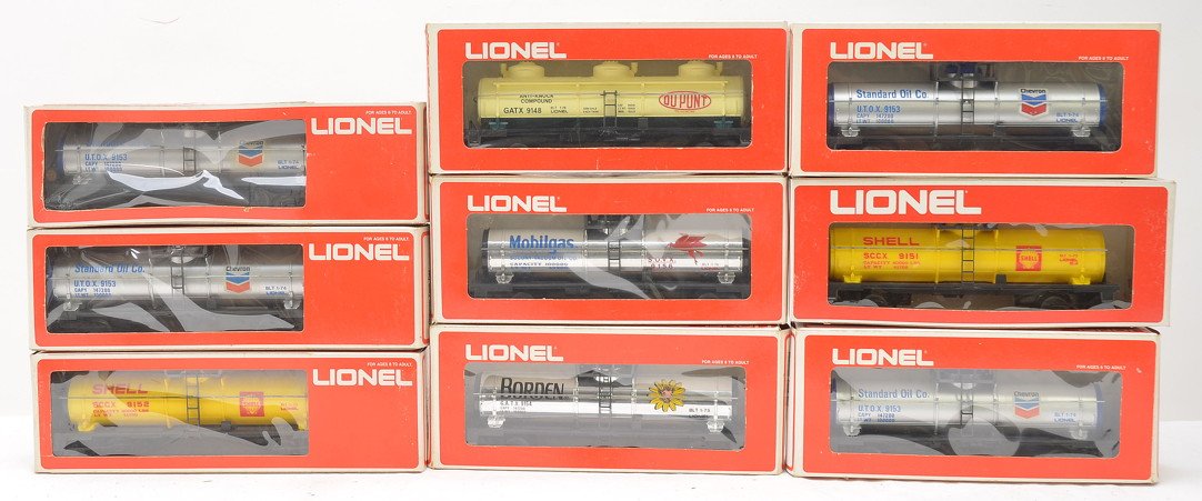 Lionel 9148 9151 9152 9153 9153 91584 9158 OBs: Lionel tank cars including; 9148 Dupont, 9151 Shell, 9152 Shell, four 9153 Chevron, 9154 Borden plated and 9156 Mobilgas plated all in OBs, C9. Boxes show some wear and are brittle.