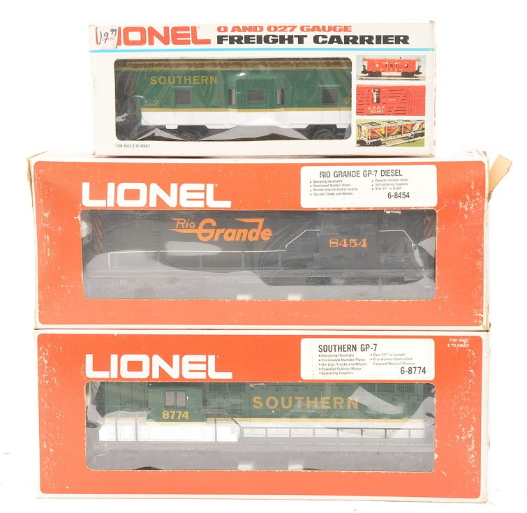 Lionel Southern 8774 GP-7 9273 RG GP-7 OBs: Lionel Southern 8774 GP-7 diesel and a 9273 bay window caboose both in OBs. Also included is a 8454 Rio Grande GP-7 diesel in OB. The diesels and caboose are C8. The boxes are damaged and brittle.