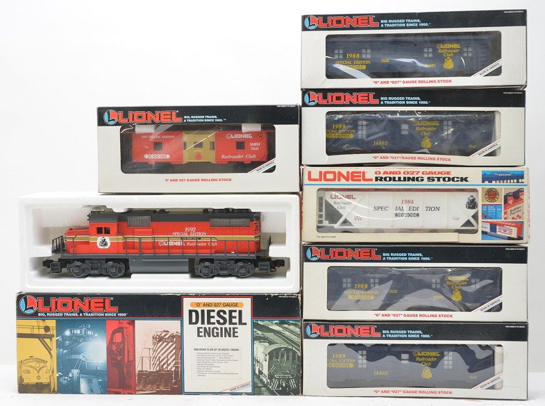 Lionel RR Club 18818 0784 16801 16802 16804 OBs: Lionel Railroad Club including; 18818 GP-38 diesel engine, 0784 covered hopper, two 16802 tool cars 1989, two 16801 tool cars 1988 and a 16804 bay window caboose 1991 all in OBs, C9. Boxes are worn an