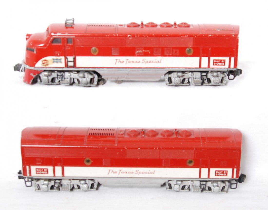 Lionel 2243 MKT The Texas Special F3 A-B diesels: Postwar Lionel O gauge 2243 Missouri-Kansas-Texas The Texas Special F3 diesel A-B units, C6. Original porthole lens, clean battery compartment.