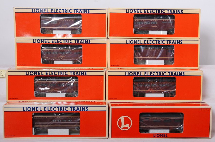 Lionel Norfolk and Western 8 aluminum pass cars: Lionel modern O Gauge Norfolk and Western Aluminum Passenger Car Set Including: 19140 Combo Car, 19141 Diner Car , 19142 Passenger Car, 19143 Passenger Car, 19139 Baggage Car, 19151 duplex roomette, 1