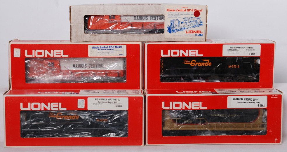 5 Lionel locos 8030, 8454, 8254, 8668, 8455: Lionel modern O gauge diesel locomotives in OBs. Includes 8030 and 8254 Illinois Central powered and dummy GP-9s, 8454 and 8455 Rio Grande GP-7 powered and dummy unit, and 8660 Northern Pacific GP-9 d