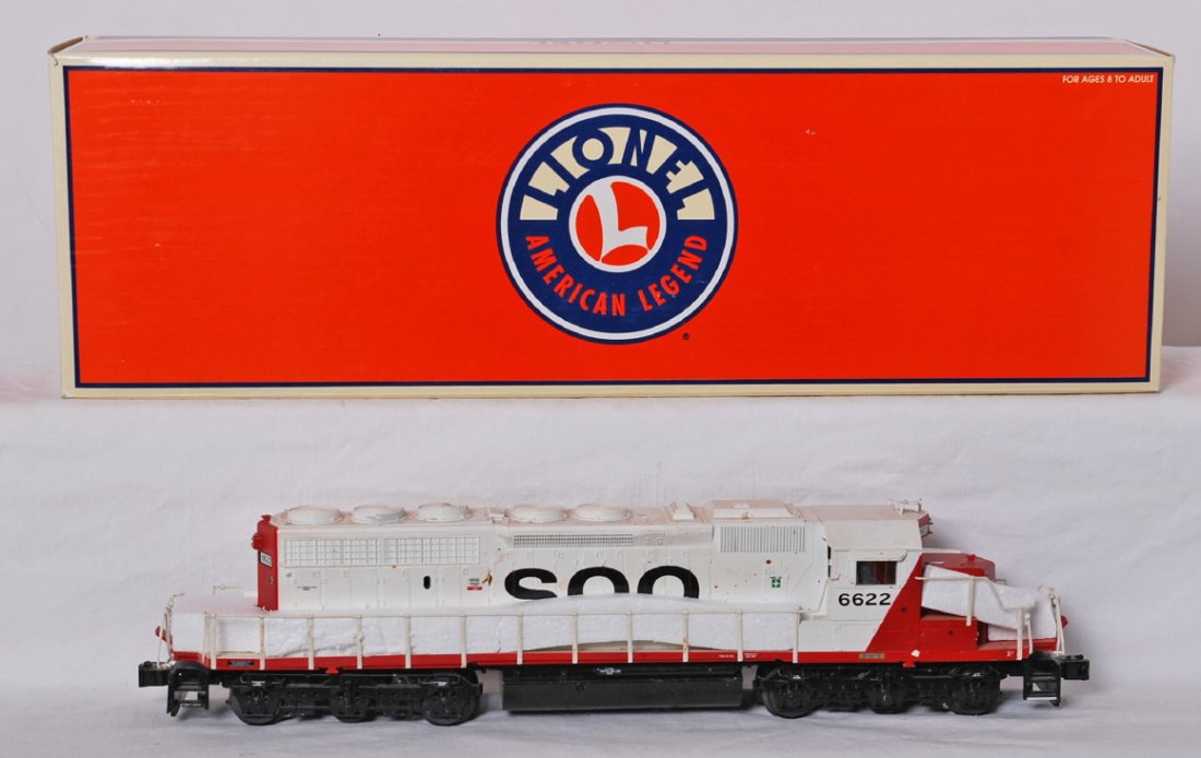 Lionel SOO SD40-2 with TMCC: Lionel modern O Gauge SD-40-2 Soo Line loco in OB. Catalog number is 28523. Loco features TMCC, Railsounds, smoke and much more. Loco is dirty and should clean to C7, however has hairline crack develo