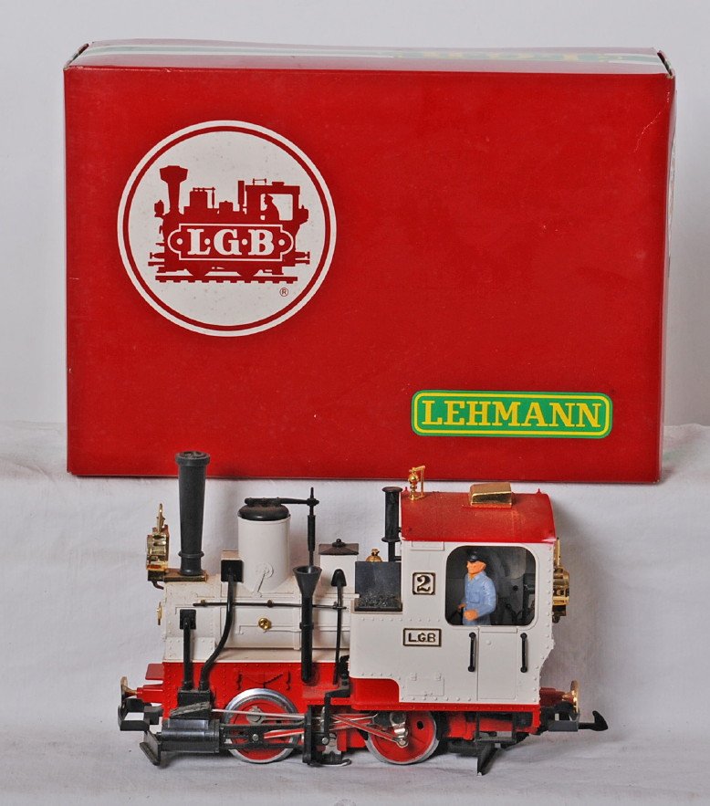LGB 2020 Circus steam locomotive: LGB modern G scale 2020 Circus steam locomotive in OB. Loco is C8 with some light shelf dust. OB also has some light corner shelf wear.
