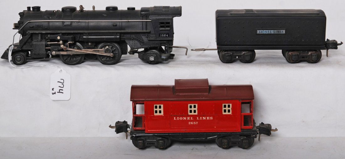 Lionel 1664 loco, 2689T tender, 2657 caboose: Prewar Lionel O gauge 1664 steam locomotive with 2689T Lionel Lines tender, and 2657 caboose. Caboose has dented roof, bent roof corner. Trains otherwise look C6-7.
