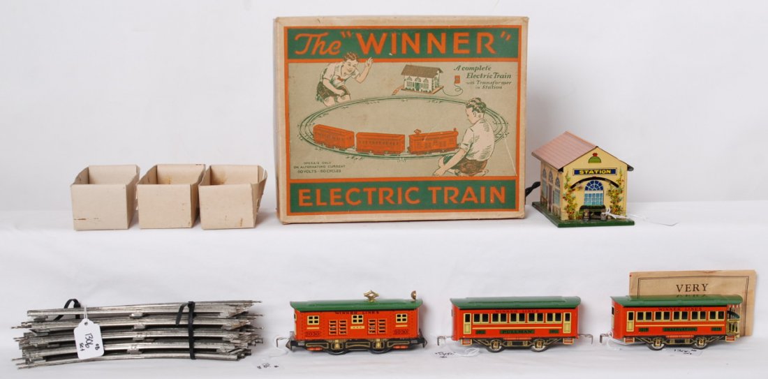 Great Lionel prewar Winner 1004 boxed set: Prewar Lionel O gauge Winner Lines Outfit No. 1004 passenger train. Set includes C9+ 1004 set box, 1030 locomotive, 1011 Pullman and 1019 observation. Trains are solid C8-9 condition with the very har