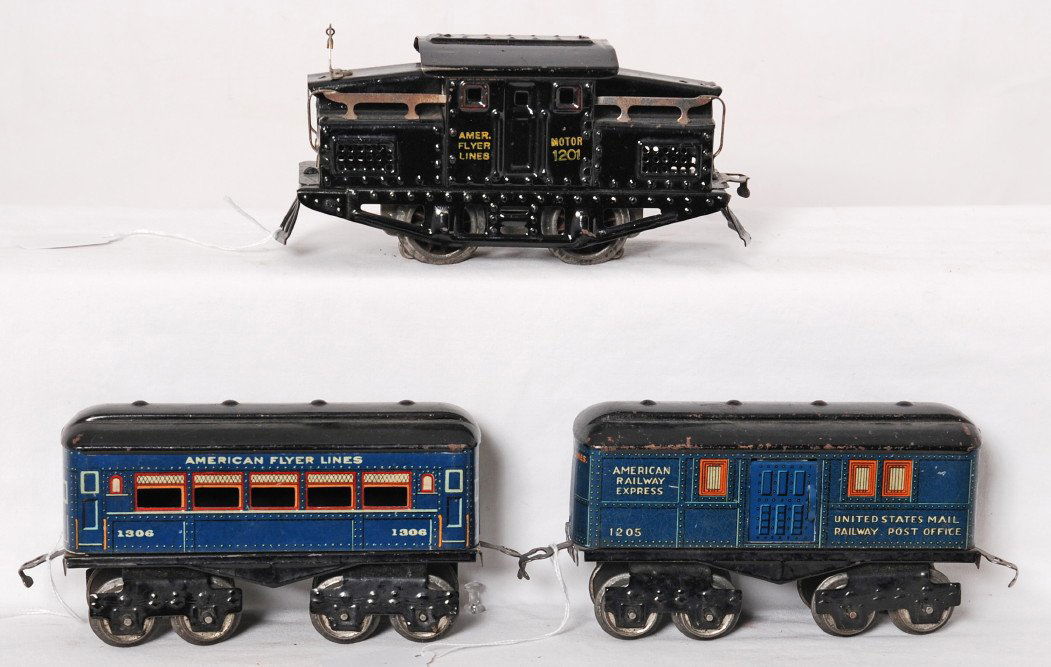 American Flyer 1201, 1205, 1206 electric passenger: Prewar American Flyer O gauge 1201 center cab electric locomotive with 1205 RPO baggage and 1306 coach, C6 area with loco missing trim.