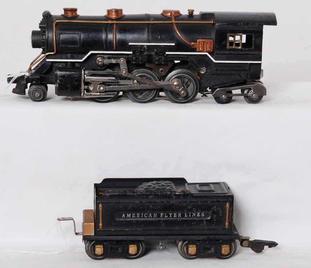 American Flyer O gauge steam locomotive and tender: Prewar American Flyer O/narrow gauge diecast steam locomotive and tinplate tender, C6.