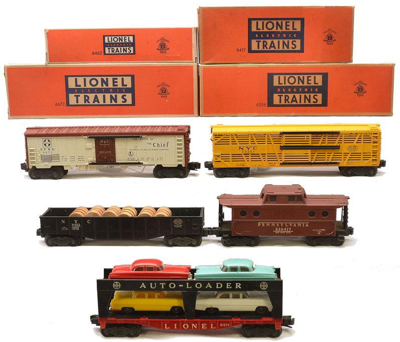 Lionel Freight Cars 6414 6462 6356 6672 6417: Lionel postwar freight cars; 6414 Evans auto loader with four cars, 6462 black NYC gondola with six wooden barrels, 6356 New York Central stock car, 6672 Santa Fe Refrigerator with black lettering and
