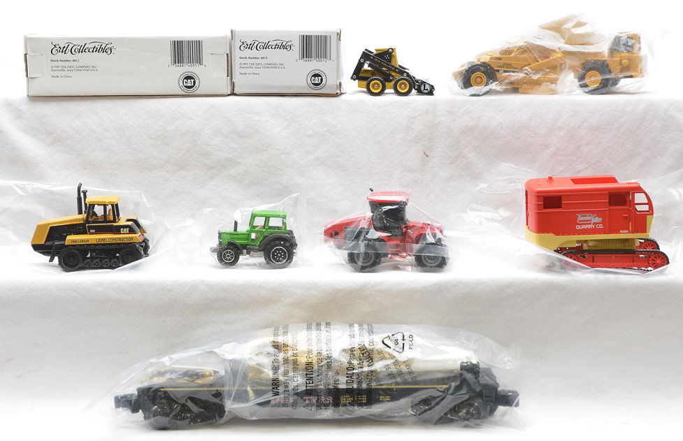 Lionel 26619 Ertl Loads 1096Q 0846G 1196G 0936GX: Lionel 26619 Thunder Valley flatcar with shovel kit and a Thunder Valley Quarry Co. bulldozer load. Also included are Ertl loads including; 1096Q Case International tractor, 0846G Cat Challenger bulld