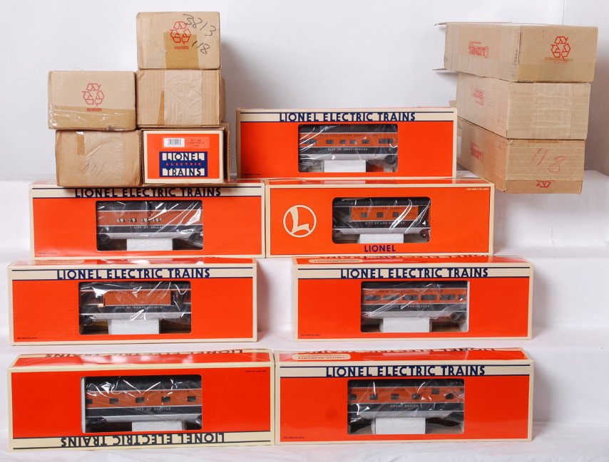 8 Lionel TCA aluminum passenger cars: Lionel modern O gauge TCA aluminum passenger car set. Eight cars include 52062 observation. 52143 coach, 52155 baggage, 52106 diner, 52191 duplex, 52220 vista dome, 52274 RPO, and 52085 vista dome. Ca