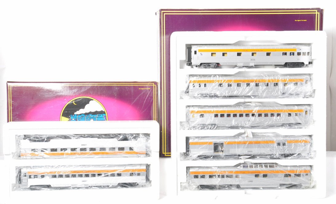 MTH Chessie 5 cars ribbed pass set and 2 add ons: MTH O Gauge 20-6549 Chessie 5 car passenger set and 20-6649 Sleeper and Diner add on set both in OBs. Cars are C8 with run time. OB for add on set is moisture damaged, but cars are untouched. Items ha