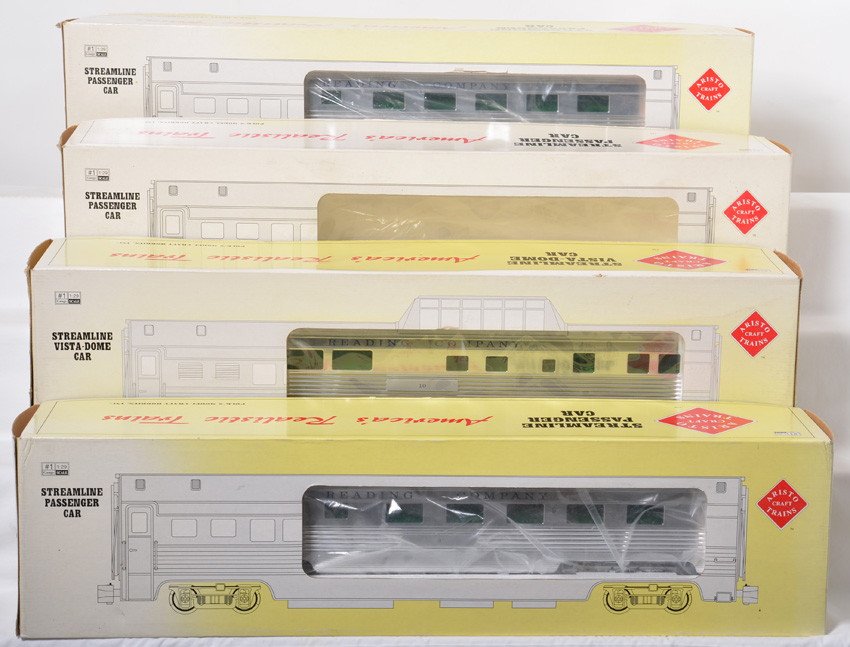 4 Aristo Craft aluminum Reading passenger cars: Aristo Craft modern G scale aluminum Reading Company streamlined passenger cars in OBs. Four cars include three 32501 diners and 32601 vista domes. OBs have sun fading, but cars are C8 area with light