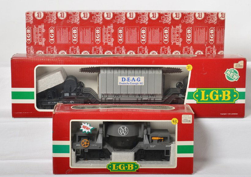 LGB 41580 DEAG center flat 40560 slag car: LGB modern G scale 41580 DEAG depressed center flat car with transformer and 40560 operating slag car both in OBs. Also included is 10154 activation track and bin. Cars are C8-9 with very little if an