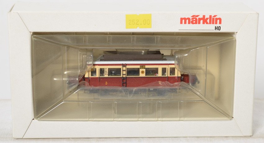 Marklin 34231 VT 133 009 rail bus: Marklin modern HO 34231 VT 133 009 rail bus in OB. C8 with run time.