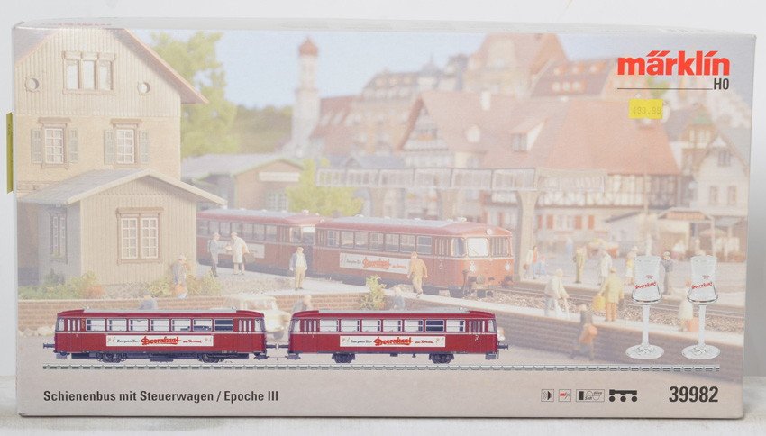 Marklin HO 39982 Doornkaat rail bus set: Marklin modern HO 39982 Doornkaat rail bus set in OB. Set features sound and more. C9-10. OB has price sticker.